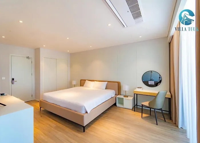 11 Phong Ngu, Be Boi Rieng, Phong Karaoke, Bai Chay, Ha Long